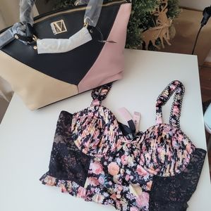 🎁🎄NWTVictoria Secret bundle.